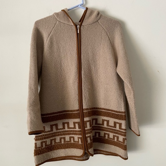 Zara Giles’s winter collection. Knitwear outerwear. kids sweater with hoodie - Picture 1 of 3